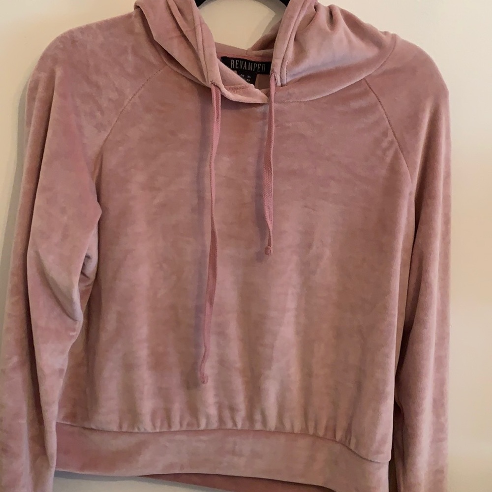 Soft velvet pink cropped sweatshirt